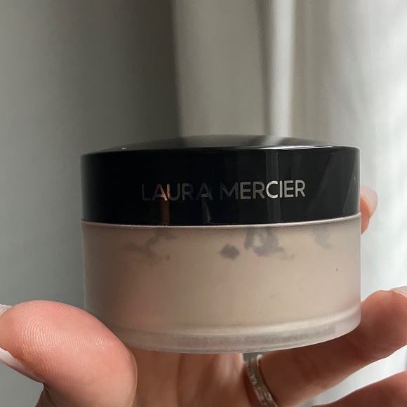 Laura Mercier Translucent Setting Powder - Picture 2 of 7
